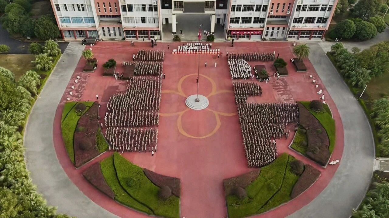 礼赞新中国，奋进新征程｜衡阳师范学院举行庆祝中华人民共和国成立77周年主题升旗仪式
